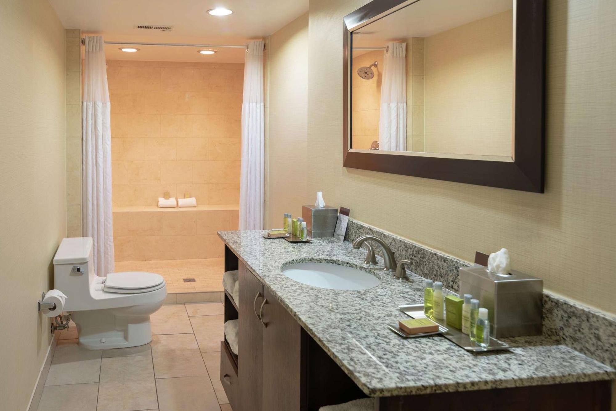 Hotel Doubletree By Hilton Norfolk Airport Exterior foto