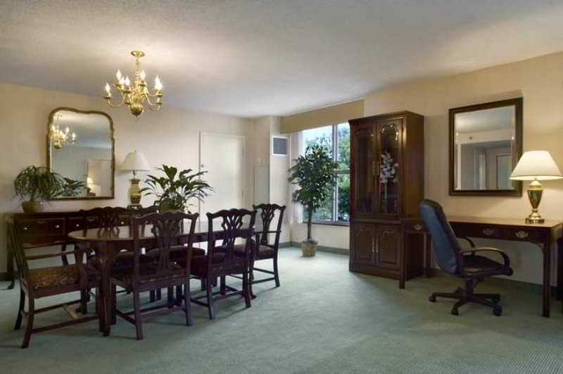 Hotel Doubletree By Hilton Norfolk Airport Exterior foto